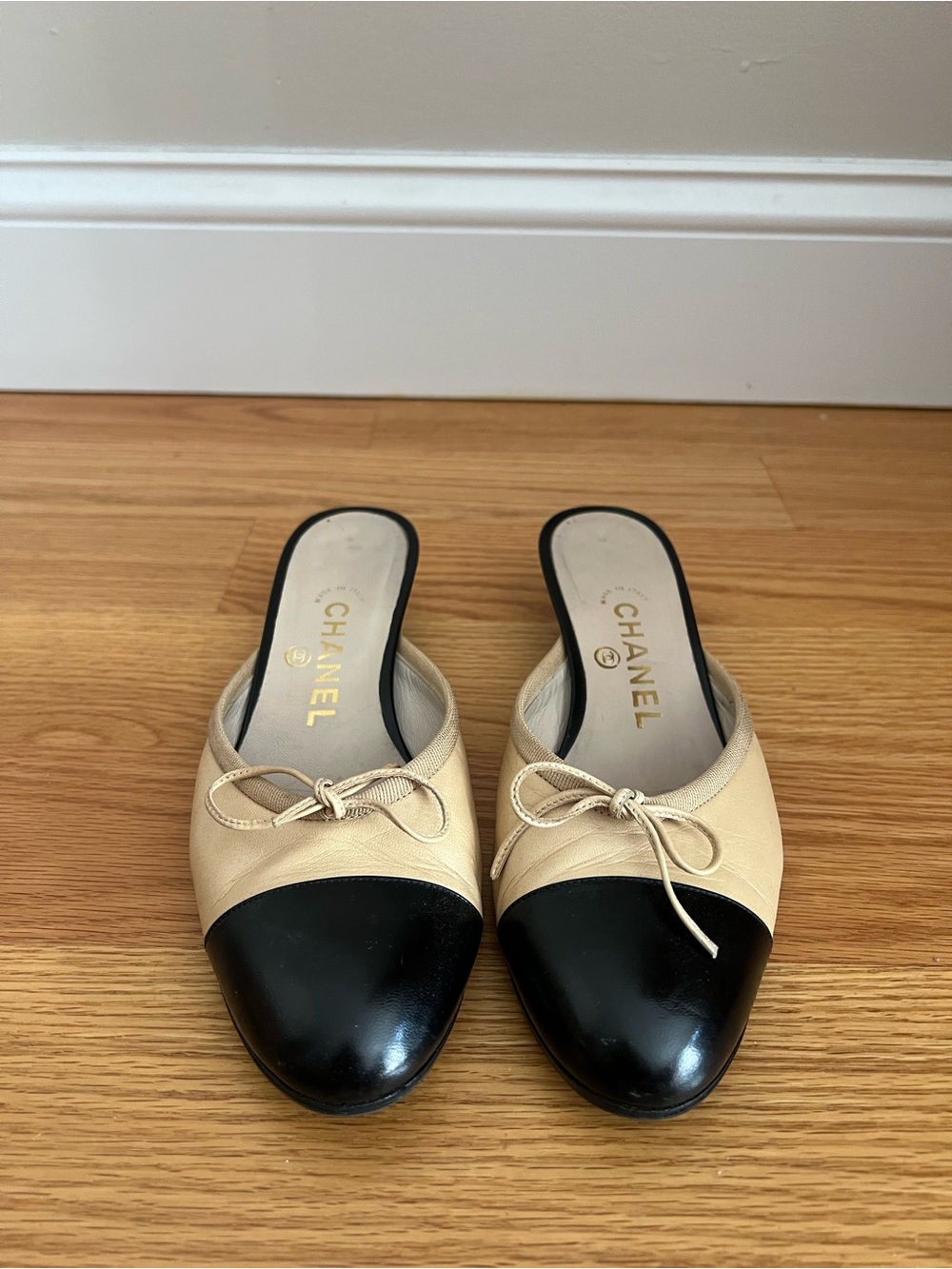 CHANEL Two-Tone Beige and Black Leather Bow Mules